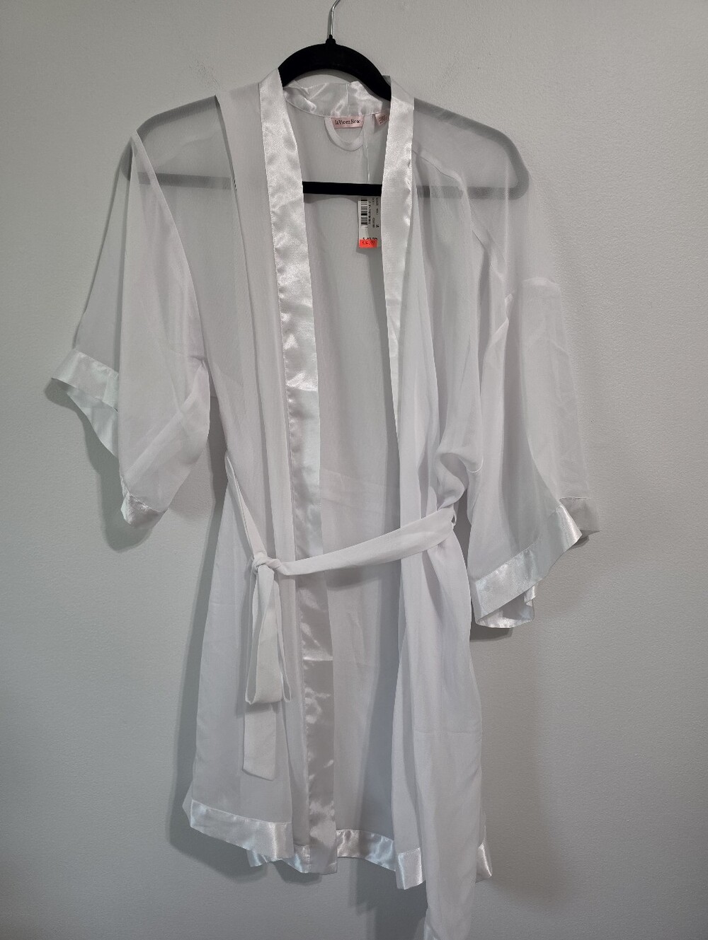 33. BNWT La Vie En Rose Satin Robe